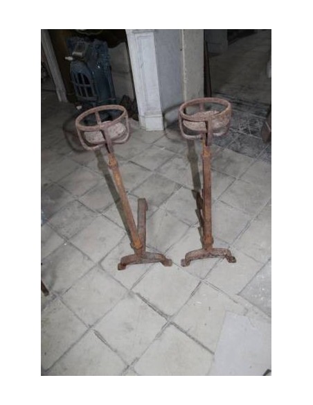 016 MONUMENTALE COPPIA DI ALARI PER CAMINO, IN FERRO BATTUTO