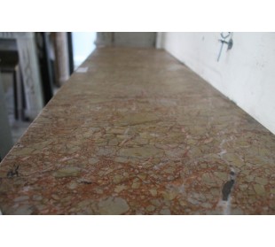 Cornice da caminetto antico di stile Impero, detto "Zampa di Leone", scolpito in marmo giallo fiorito. 2