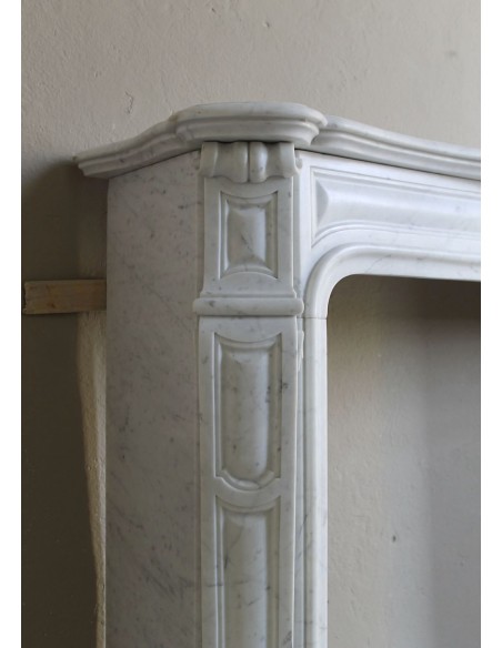 006 CAMINO "POMPADOUR PIED GALBÉ" CON FRONTALE TRANSIZIONE IN MARMO BIANCO CARRARA