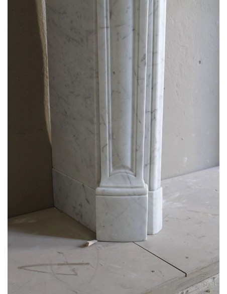 006 CAMINO "POMPADOUR PIED GALBÉ" CON FRONTALE TRANSIZIONE IN MARMO BIANCO CARRARA