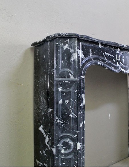 019 CAMINETTO LUIGI XV "POMPADOUR PLAT" SCOLPITO IN MARMO NERO MARQUINIA