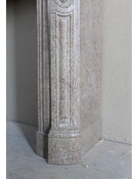 057 CAMINO LUIGI XV "PIED GALBÉ" SCOLPITO IN MARMO DI LUNEL