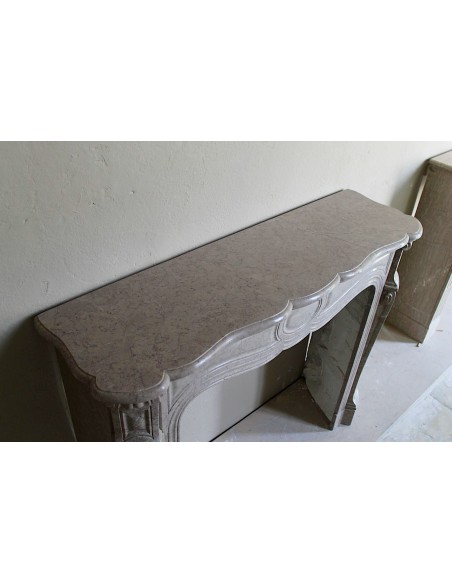 057 CAMINO LUIGI XV "PIED GALBÉ" SCOLPITO IN MARMO DI LUNEL