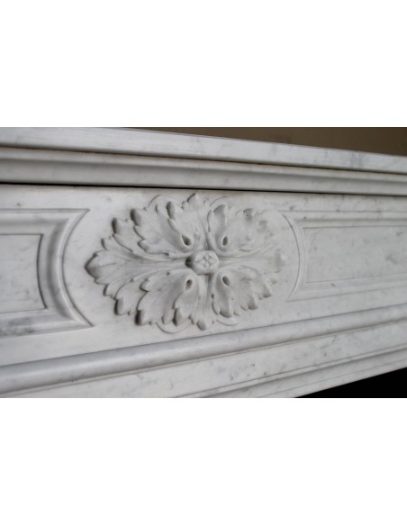 259 FINISSIMO CAMINO "DÉMI-LUNE TROIS FLEURS" IN MARMO BIANCO CARRARA QUALITA' "PURO"