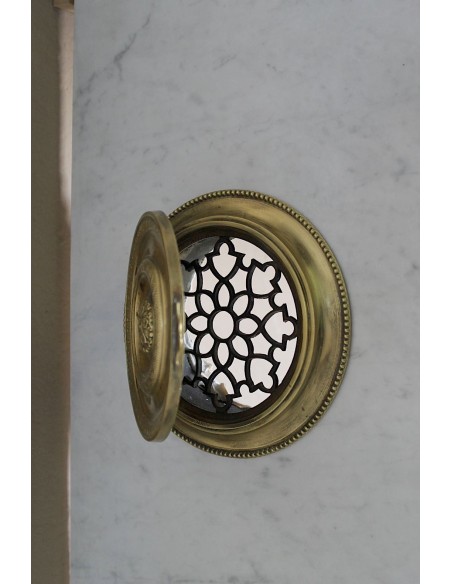 259 FINISSIMO CAMINO "DÉMI-LUNE TROIS FLEURS" IN MARMO BIANCO CARRARA QUALITA' "PURO"