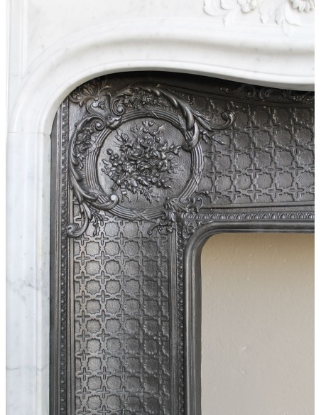 070 AG CAMINO LUIGI XV "DAUPHIN" FLOREALE IN MARMO BIANCO DI CARRARA PROVVISTO DI CONTROCUORE IN GHISA D'ARTE