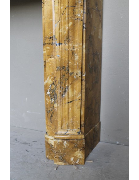 254 "DEUX FLEURS ARRONDI" IN MARMO GIALLO SIENA D'ANTICA CAVAZIONE E NON PIU' ESISTENTE