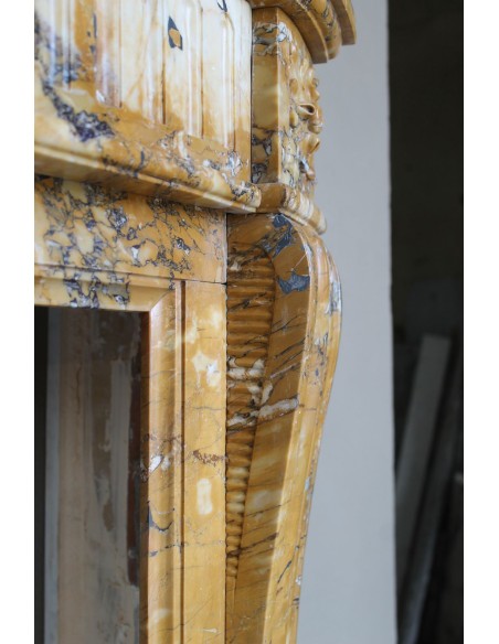 254 "DEUX FLEURS ARRONDI" IN MARMO GIALLO SIENA D'ANTICA CAVAZIONE E NON PIU' ESISTENTE