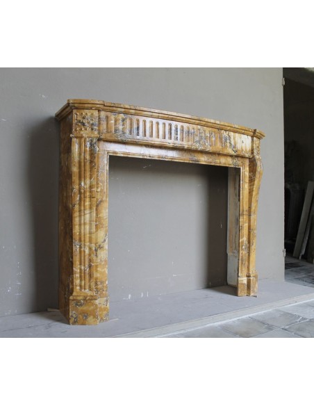 254 "DEUX FLEURS ARRONDI" IN MARMO GIALLO SIENA D'ANTICA CAVAZIONE E NON PIU' ESISTENTE