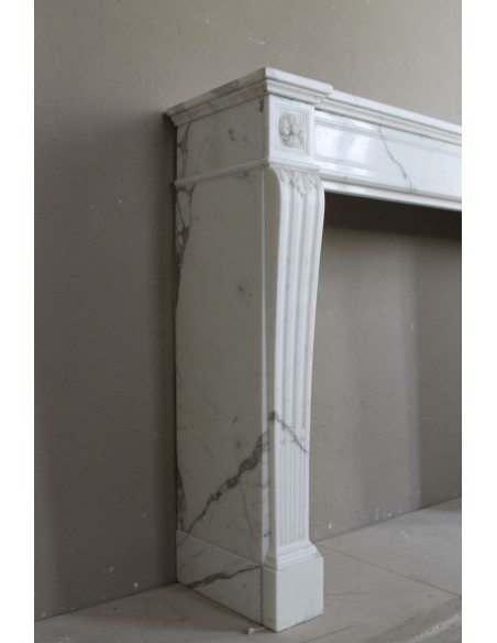 255 CAMINO "DEUX ÉTOILLES" IN RAFFINATO MARMO CALACATTA CREMO VENATO