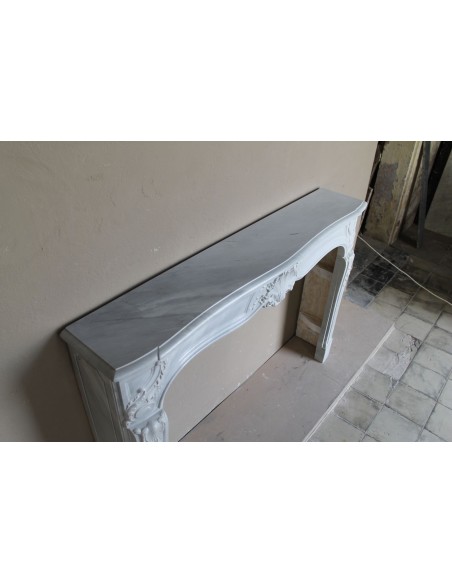 603 CAMINO ART NOUVEAU FLOREALE SCOLPITO IN FINISSIMA VARIETÀ DI MARMO BARDIGLIO