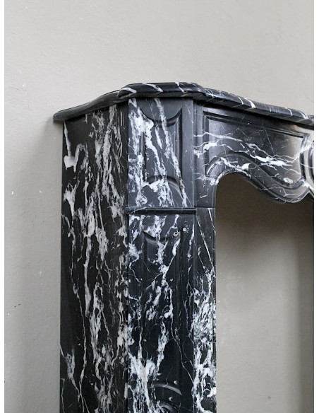 078 CAMINETTO LUIGI XV "POMPADOUR PLAT" SCOLPITO IN MARMO NERO MARQUINIA