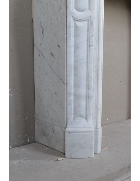 012 LUIGI XV "AMÉLIORÉE" FLOREALE SNELLO E GRAZIOSO, SCOLPITO IN MARMO BIANCO CARRARA