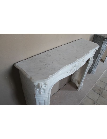 012 LUIGI XV "AMÉLIORÉE" FLOREALE SNELLO E GRAZIOSO, SCOLPITO IN MARMO BIANCO CARRARA