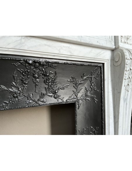 222 AG CAMINO LUIGI XVI "TROIS FLEURS" SCOLPITO IN MARMO BIANCO DI CARRARA