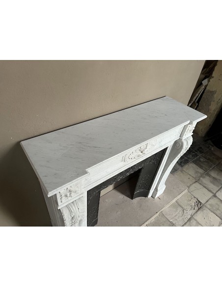 222 AG CAMINO LUIGI XVI "TROIS FLEURS" SCOLPITO IN MARMO BIANCO DI CARRARA