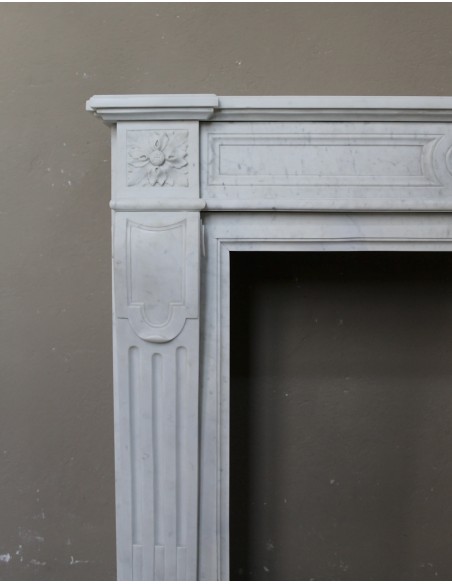 240 CAMINO "LANGUETTE" SCOLPITO IN CANDIDO BIANCO DI CARRARA "PURO"