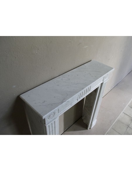 200 ANTICO CAMINETTO NEOCLASSICO "TOURNESOL" DI RARA E GRAZIOSISSIMA MISURA IN MARMO BIANCO CARRARA