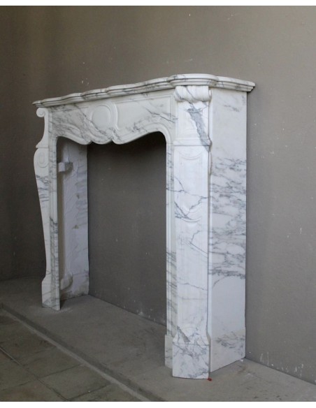 048 CAMINO LUIGI XV "PIED GALBÉ" SCOLPITO IN MARMO STATUARIO ARABESCATO CARRARA