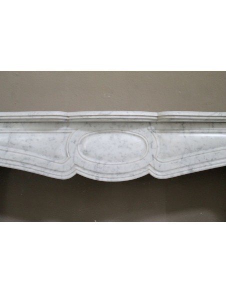 052 CAMINO ANTICO "PIED GALBÉ" DI ECCEZIONALI DIMENSIONI SCOLPITO IN MARMO BIANCO CARRARA