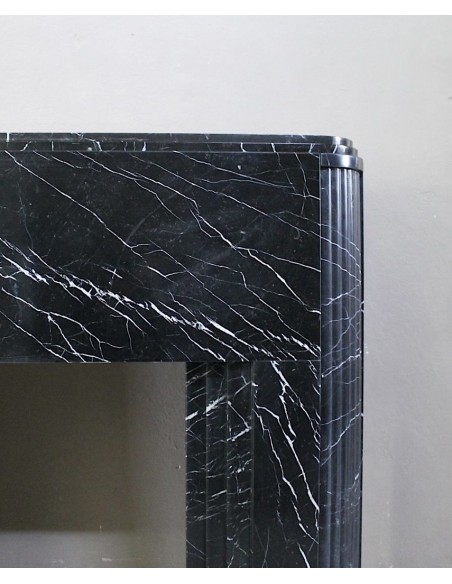 711 ICONICO CAMINO ART DECO SCOLPITO IN MARMO NERO MARQUINIA