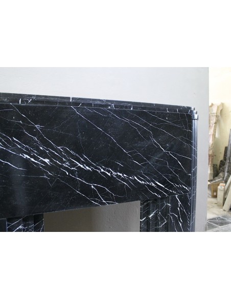 711 ICONICO CAMINO ART DECO SCOLPITO IN MARMO NERO MARQUINIA