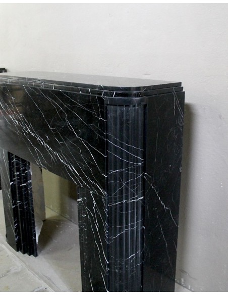 711 ICONICO CAMINO ART DECO SCOLPITO IN MARMO NERO MARQUINIA