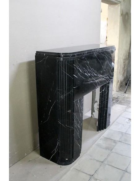 711 ICONICO CAMINO ART DECO SCOLPITO IN MARMO NERO MARQUINIA