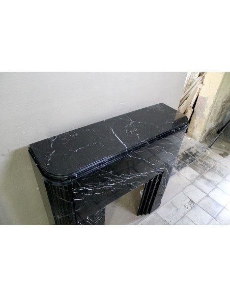 711 ICONICO CAMINO ART DECO SCOLPITO IN MARMO NERO MARQUINIA