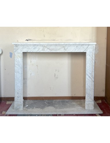 Caminetto antico Luigi XVI in marmo bianco Venatino Carrara.