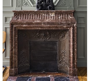 Caminetto antico in marmo Rosso Francia proveniente da Parigi