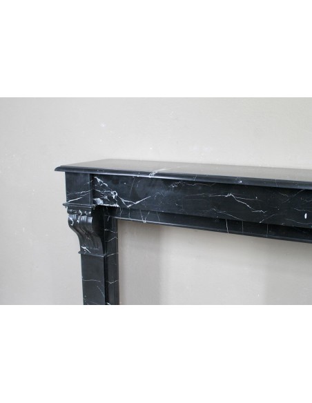 412 CAMINETTO LUIGI FILIPPO "MODILLON" IN MARMO NERO MARQUINIA FINEMENTE VENATO.