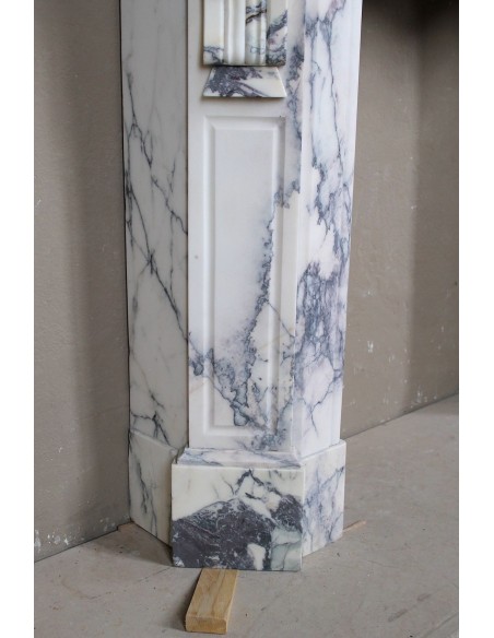 046 CAMINO LUIGI XV "COEUR" IN BAROCCO PROVENZALE SCOLPITO IN FASCINOSO MARMO BRÈCHE VIOLETTE