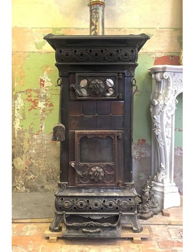 GH 001 STUFA A LEGNA CASTELMONTE ANNI '60 IN GHISA E MAIOLICA