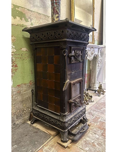 GH 001 STUFA A LEGNA CASTELMONTE ANNI '60 IN GHISA E MAIOLICA