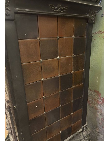 GH 001 STUFA A LEGNA CASTELMONTE ANNI '60 IN GHISA E MAIOLICA