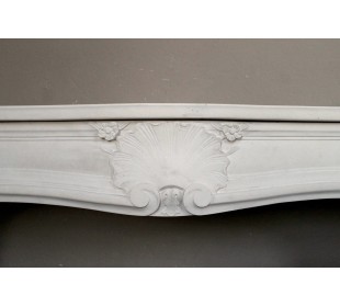 Caminetto antico in pietra Pierre Dorée di stile Luigi XV, barocco e decorato, risalente alla metà dell'Ottocento. 2