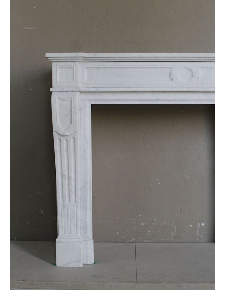 229 CAMINO LUIGI XVI "LANGUETTE CLASSIQUE"  IN CANDIDISSIMO MARMO BIANCO "P" CARRARA