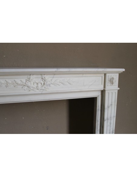 244 CAMINO LUIGI XVI "RAMO D'ULIVO" SCOLPITO IN MARMO BIANCO STATUARIO ARABESCATO CARRARA