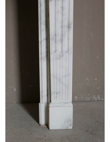 244 CAMINO LUIGI XVI "RAMO D'ULIVO" SCOLPITO IN MARMO BIANCO STATUARIO ARABESCATO CARRARA