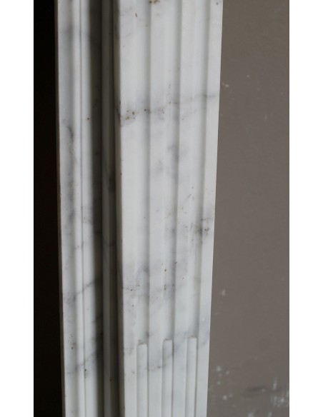 244 CAMINO LUIGI XVI "RAMO D'ULIVO" SCOLPITO IN MARMO BIANCO STATUARIO ARABESCATO CARRARA