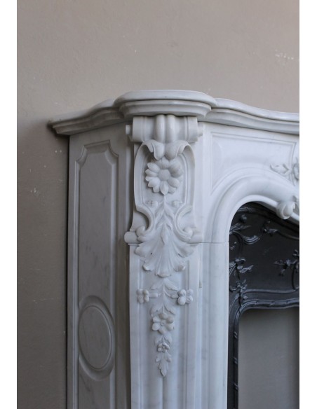 005 AG ECCEZIONALE CAMINO LUIGI XV "COQUILLE SAINT-JACQUES" PROVVISTO DI CONTROCUORE D'ORIGINE IN GHISA D'ARTE