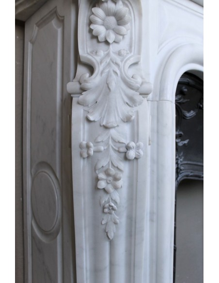 005 AG ECCEZIONALE CAMINO LUIGI XV "COQUILLE SAINT-JACQUES" PROVVISTO DI CONTROCUORE D'ORIGINE IN GHISA D'ARTE