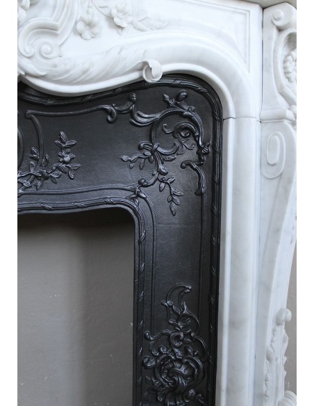 005 AG ECCEZIONALE CAMINO LUIGI XV "COQUILLE SAINT-JACQUES" PROVVISTO DI CONTROCUORE D'ORIGINE IN GHISA D'ARTE