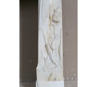 Camino Art Nouveau scolpito in marmo Bianco e firmato Majorelle. Questa cornice in marmo è rarissima, e raffinatissima. 2