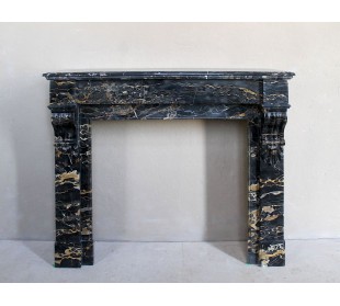 Cornice da camino antica di stile Luigi Filippo, modello "Palmettes", scolpitanel rarissimo marmo Nero Portoro "Gold".
