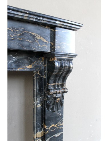 Cornice da camino antica di stile Luigi Filippo, modello "Palmettes", scolpitanel rarissimo marmo Nero Portoro "Gold".