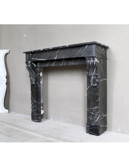 Cornice da camino antica, modello "Palmettes", scolpito in finissimo marmo Nero Marquinia.