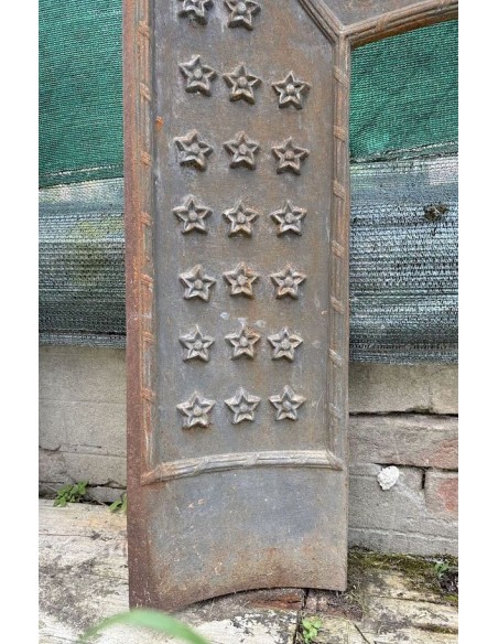 Controcuore antico in ghisa d'arte antico, d'epoca Art Nouveau da abbinare a camino antico in marmo.