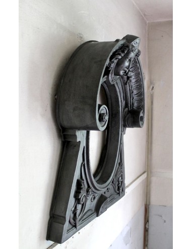 Caminetto Oeil de boeuf "Majorelle" in fusione di ghisa artistica. Questo camino è originale, autentico, ottocentesco.